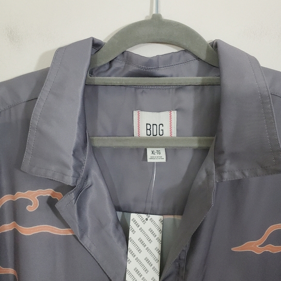 UO BDG Asher Satin Printed Souvenir Shirt NWT XL Boho Tiger Button Down Casual - Picture 4 of 13